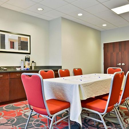Holiday Inn Express & Suites Utica, An Ihg Hotel Business foto